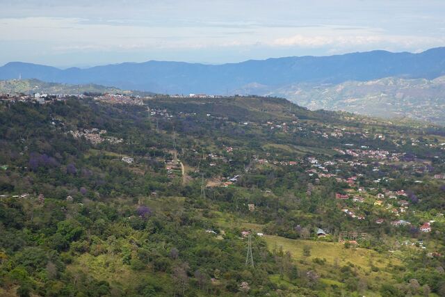 Paisaje de Cundinamarca: Montañas de tierra templada en La Mesa